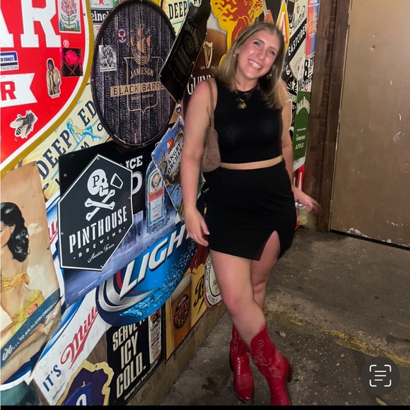 Meet your Posher, Carly - Picture 16 of 16